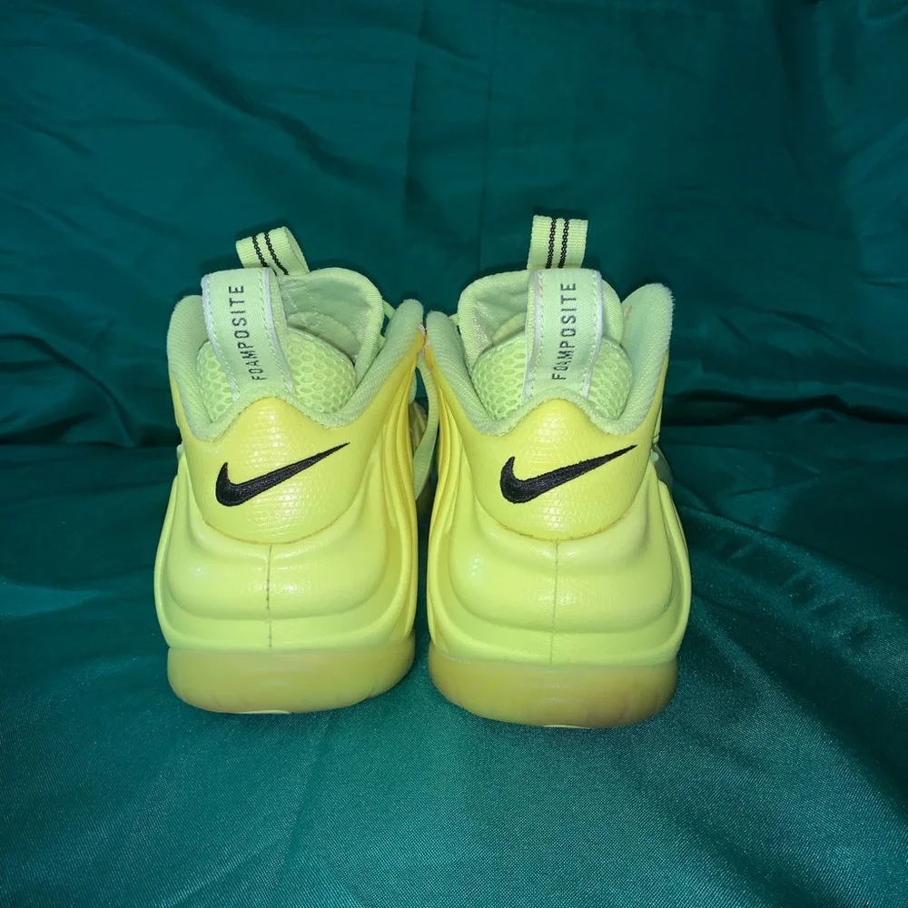Nike Air Foamposite ’Volt Yellow’ - Picture 4 of 7